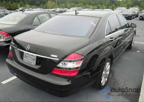 2009 Mercedes-Benz S550 z USA, uszkodzony, nr VIN WDDNG71X39A251937